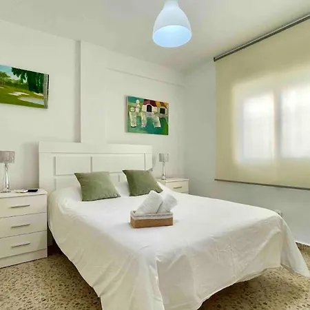 Elegant Seaside Villa Escape In Glamorous Marbella Apartment *