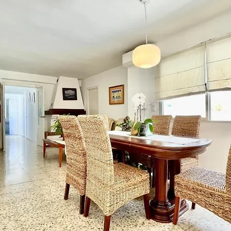 Elegant Seaside Villa Escape In Glamorous Marbella Marbella