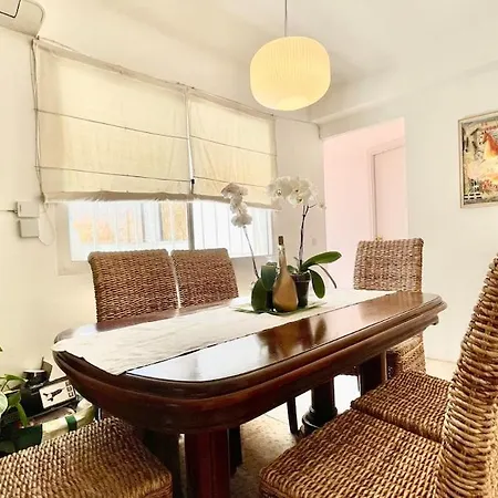Elegant Seaside Villa Escape In Glamorous Marbella *